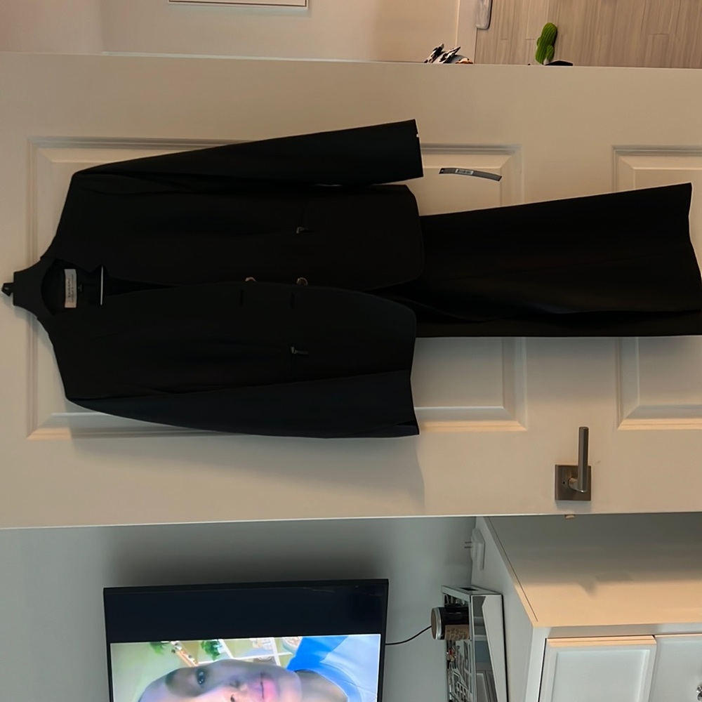 Brand new Tahari pant suit